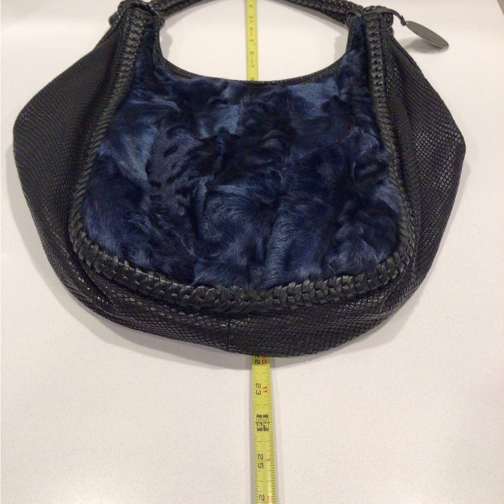 Elite Tahari Large Black Tote Bag With Dark Blue Fur - Picture 7 of 13
